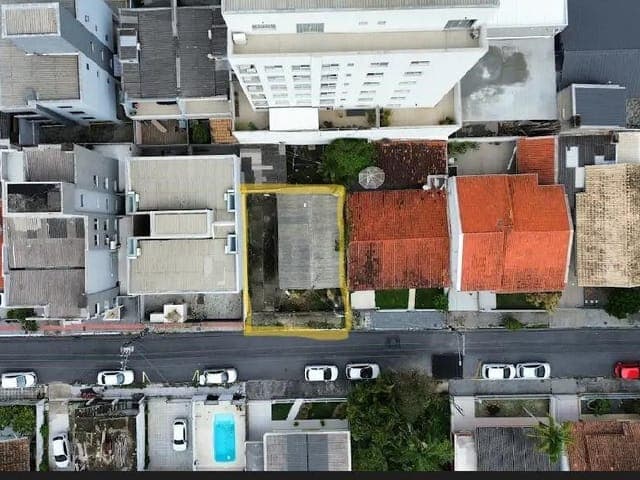Foto 1 de Terreno com casa de madeira à venda, Fazenda, Itajaí, SC