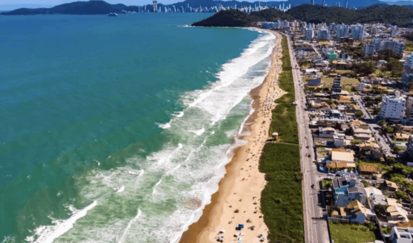 Praia Brava em Itajaí: o bairro perfeito para quem ama o mar