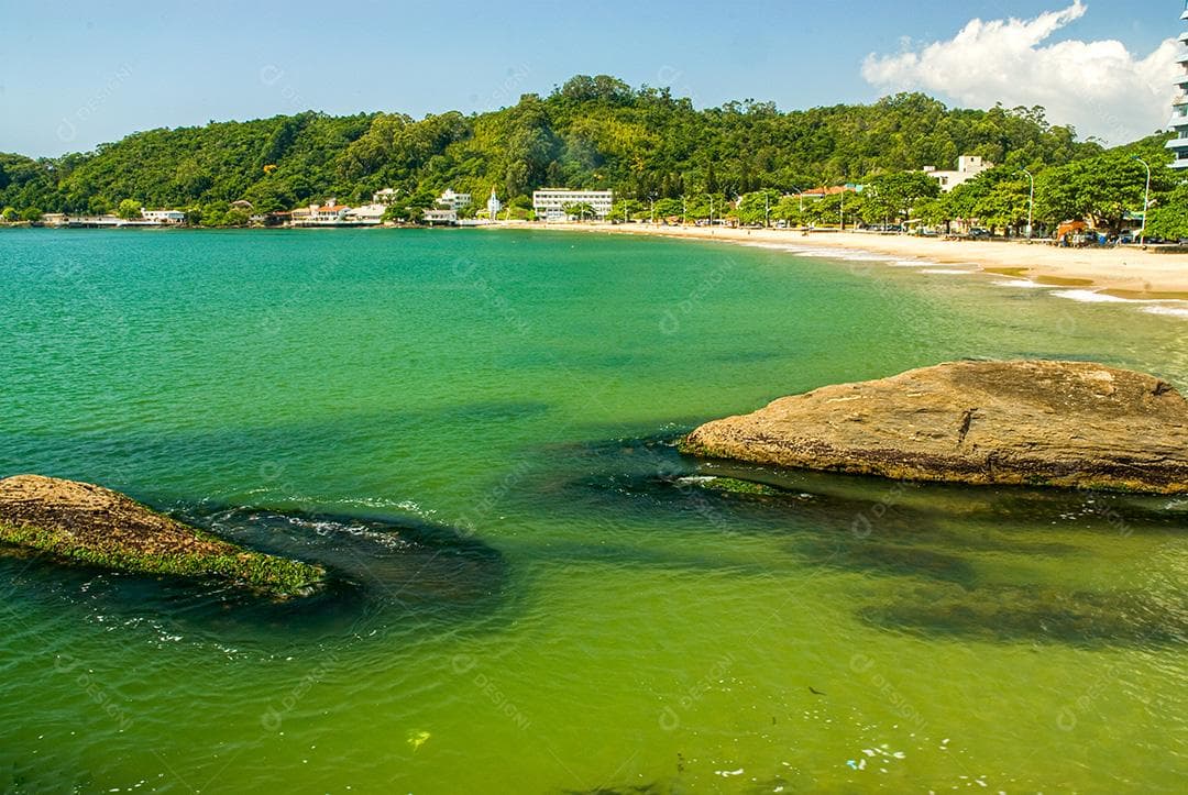 Praia de Cabeçudas em Itajaí: um mergulho no paraíso e seus custos