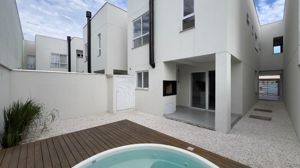 Foto 1 de Sobrado com 3 suítes à venda, 163 m² por R$ 1.399.000 - São João - Itajaí/SC