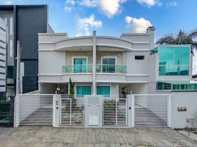 Foto 1 de Sobrado 1 suíte + 1 dorm à venda · Dom Bosco, Itajaí