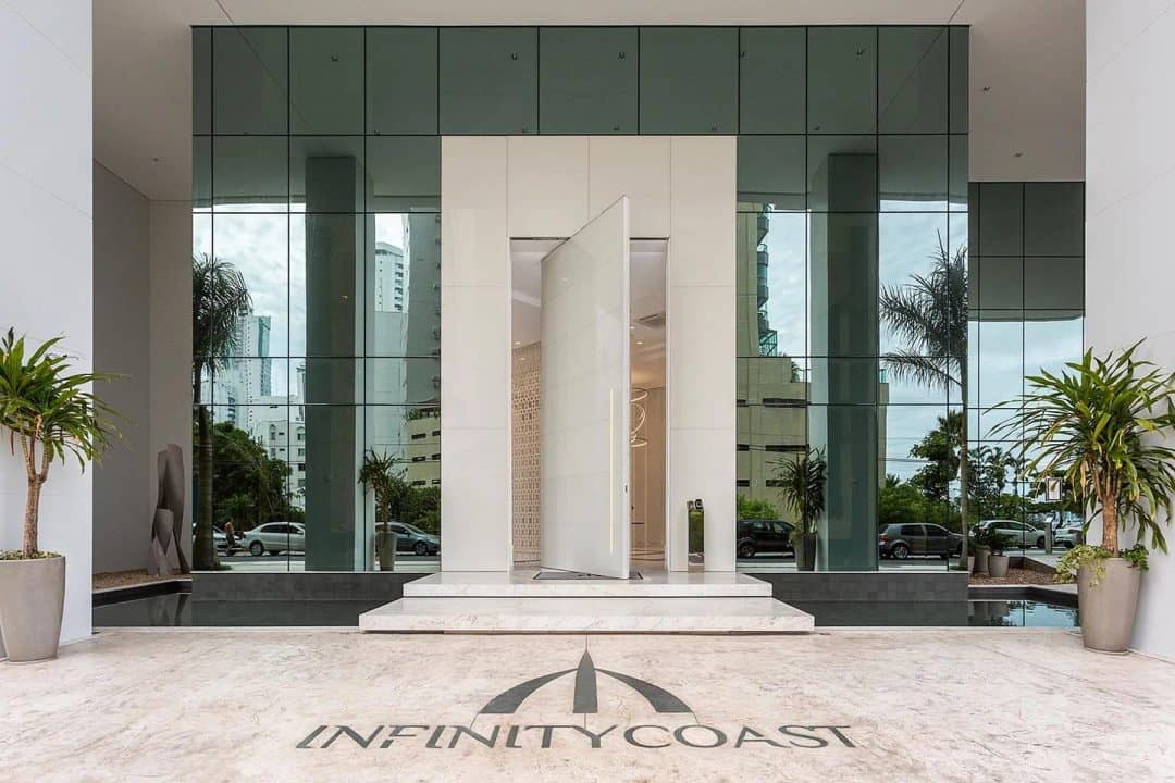 Foto 1 de INFINTY COAST