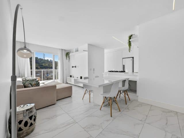 Foto 1 de Apartamento 2 suítes para alugar · Praia Brava de Itajaí