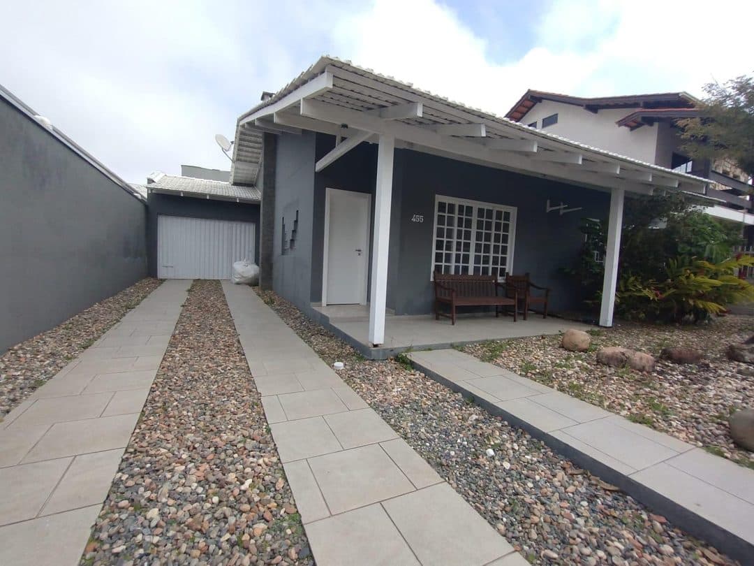 Foto 1 de Casa à venda com 1 suíte +2 dormitórios, Praia dos Amores, Balneário Camboriú, SC