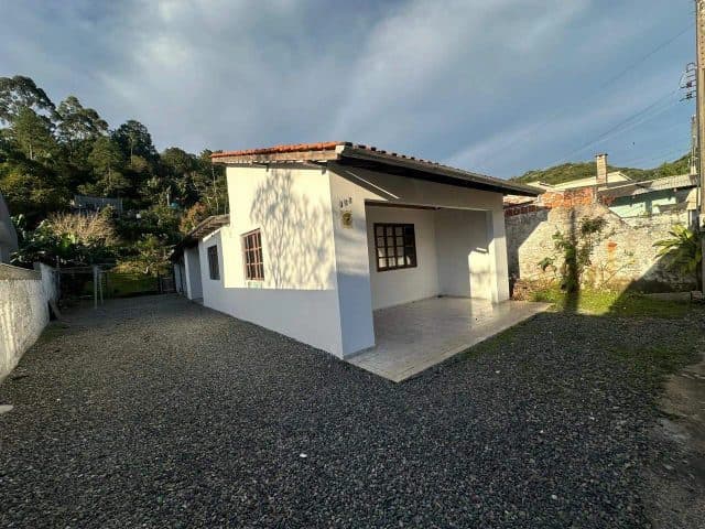 Foto 1 de Casa 1 suíte + 1 dorm à venda · Fazendinha, Itajaí