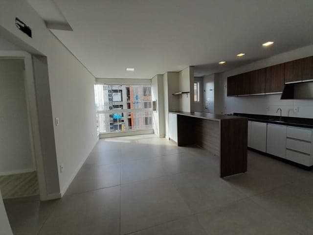 Foto 1 de Apartamento com 2 dormitórios sendo 2 suites para alugar, 80 m² por R$ 3.300,00/mês - Centro - Itajaí/SC