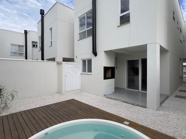 Foto 1 de Sobrado com 3 suítes à venda, 163 m² por R$ 1.390.000 - São João - Itajaí/SC